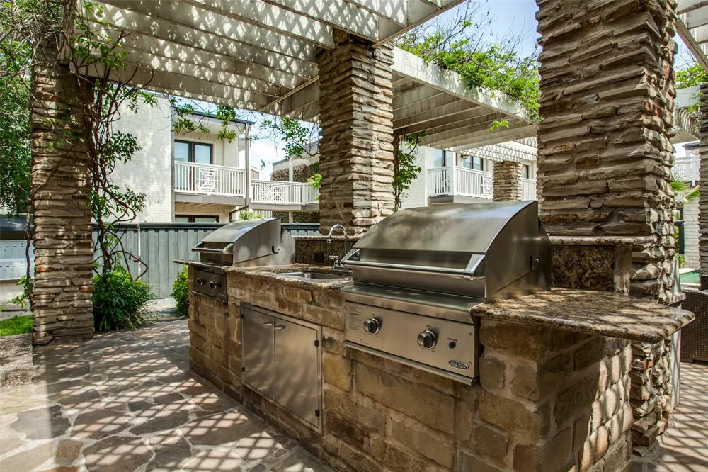 5938 Sandhurst Lane #104 Dallas, TX 75206