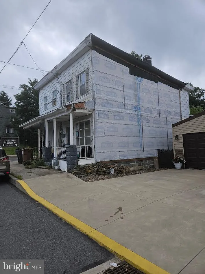 302 VINE STREET Mount Carmel, PA 17851