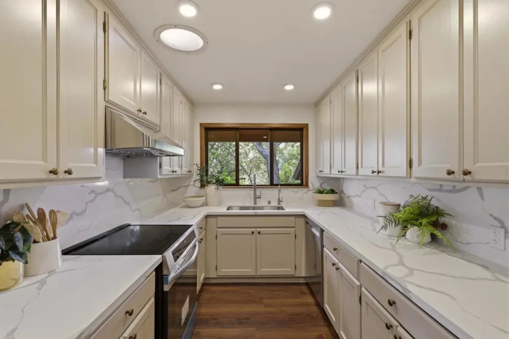 13124 Byrd Lane Los Altos Hills, CA 94022