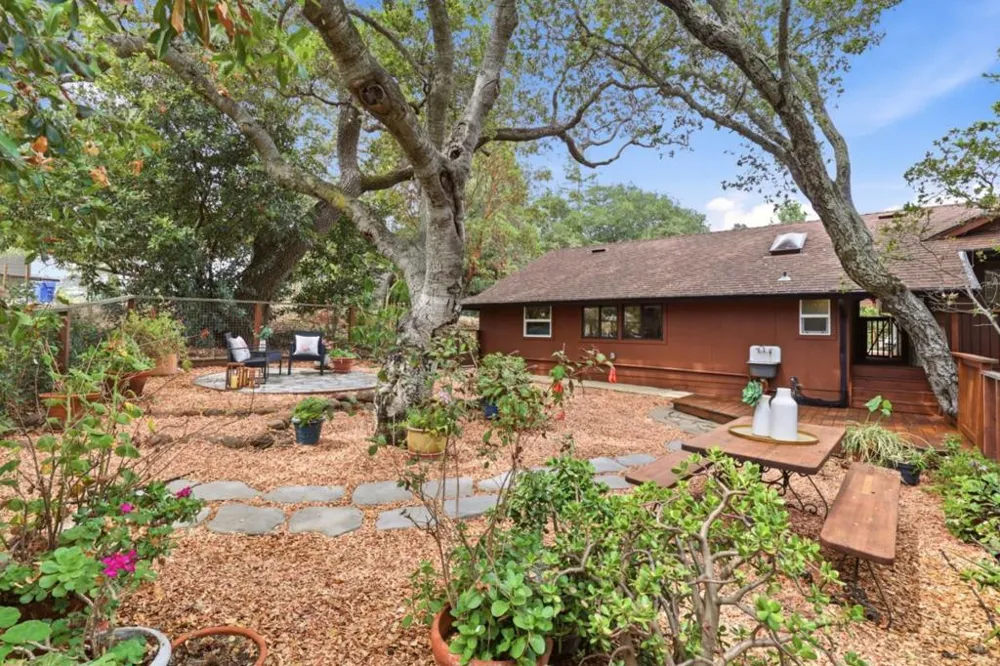 13124 Byrd Lane Los Altos Hills, CA 94022