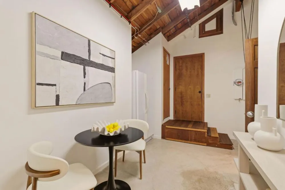 13124 Byrd Lane Los Altos Hills, CA 94022