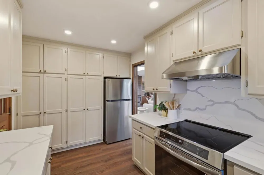 13124 Byrd Lane Los Altos Hills, CA 94022