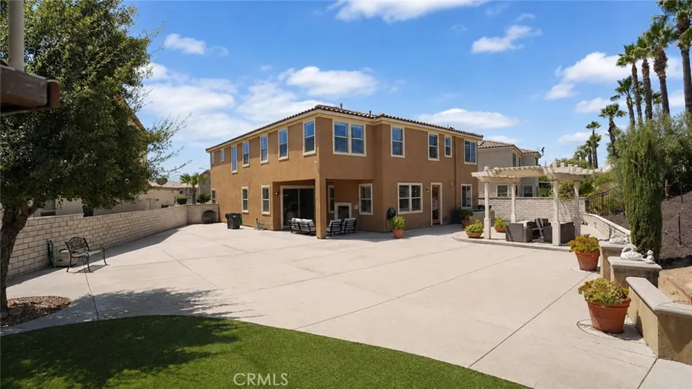 13256 Eaglebluff Lane Eastvale, CA 92880