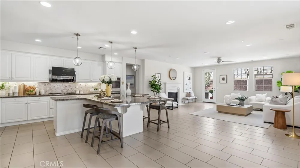 13256 Eaglebluff Lane Eastvale, CA 92880