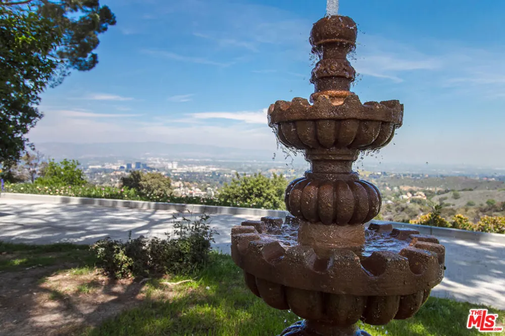 120 Navajo Lane Topanga, CA 90290