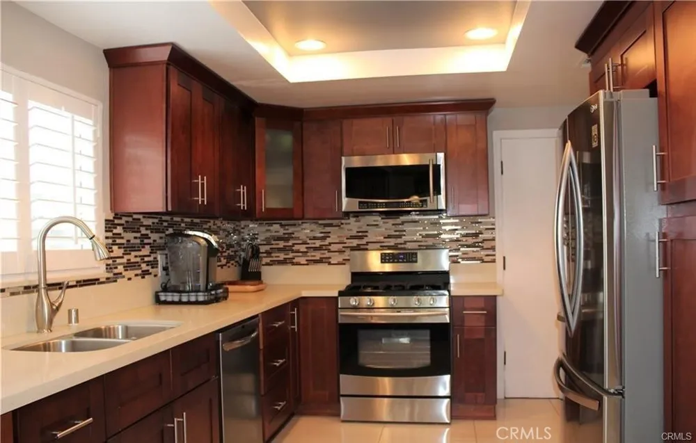 6840 Whitman Lake Balboa, CA 91406