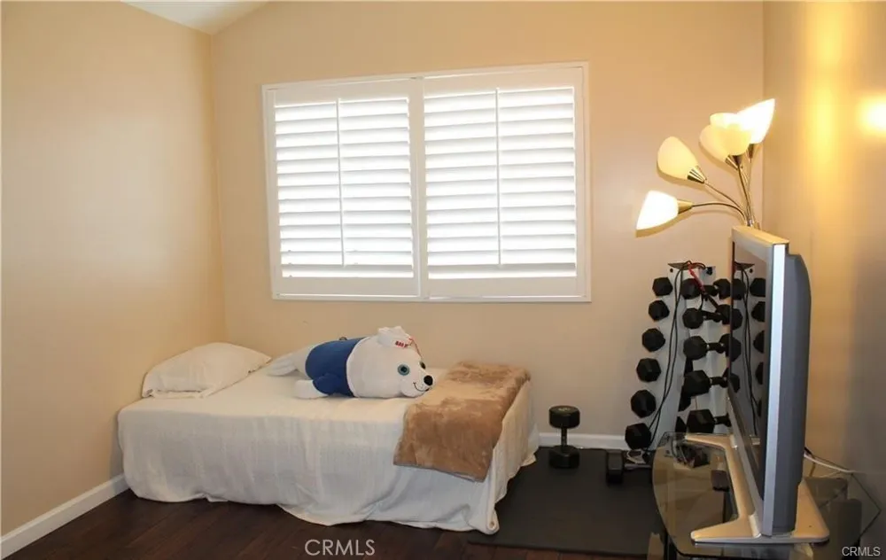 6840 Whitman Lake Balboa, CA 91406