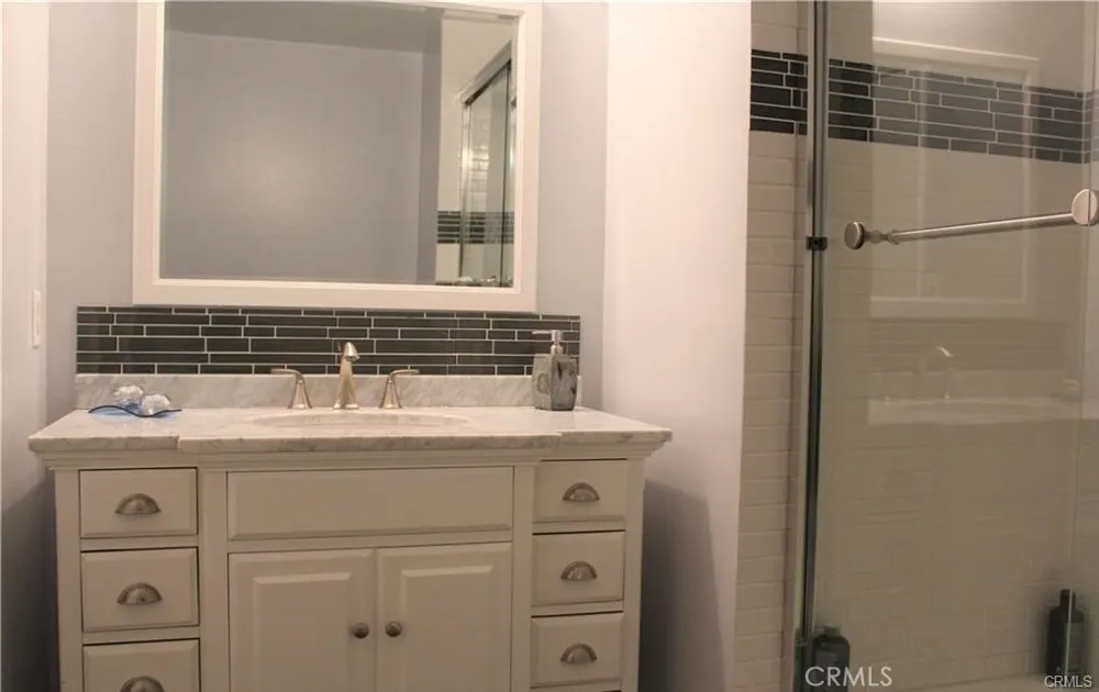 6840 Whitman Lake Balboa, CA 91406