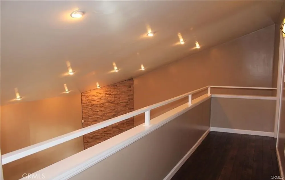 6840 Whitman Lake Balboa, CA 91406
