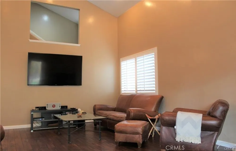 6840 Whitman Lake Balboa, CA 91406
