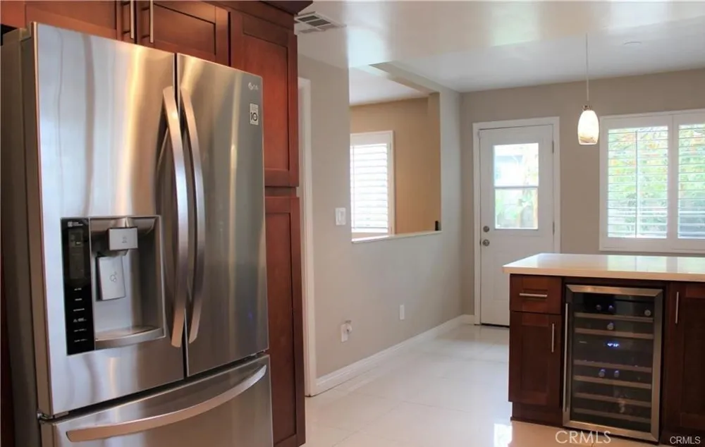 6840 Whitman Lake Balboa, CA 91406