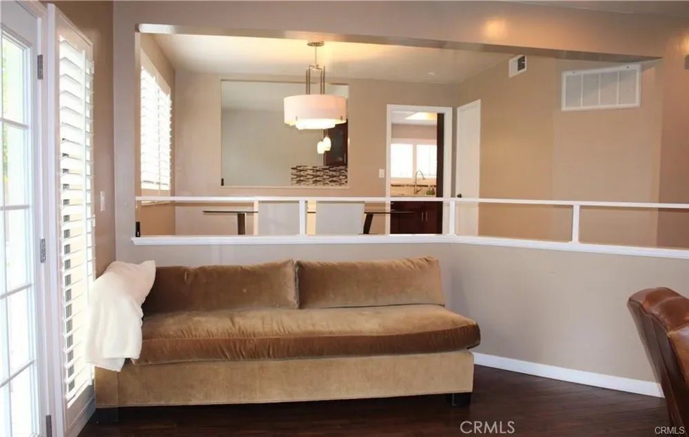 6840 Whitman Lake Balboa, CA 91406