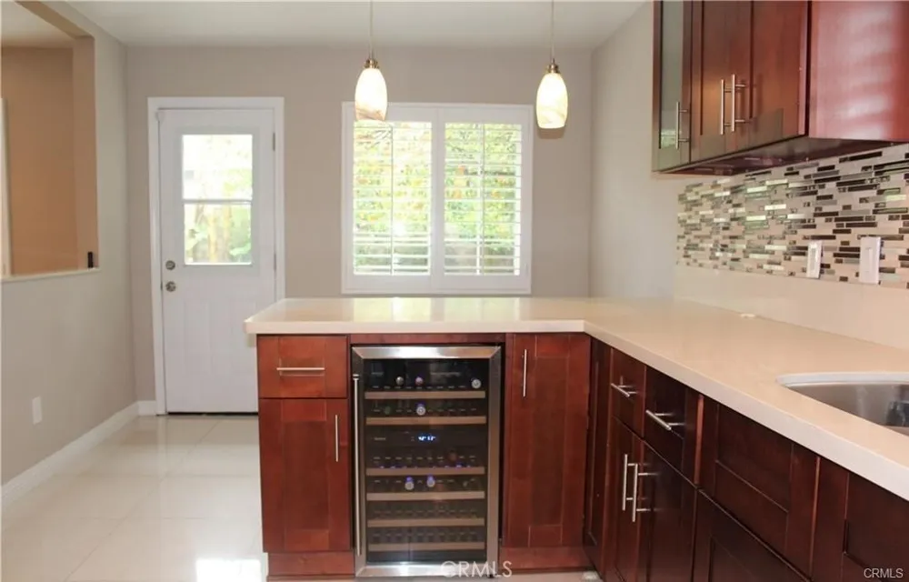 6840 Whitman Lake Balboa, CA 91406