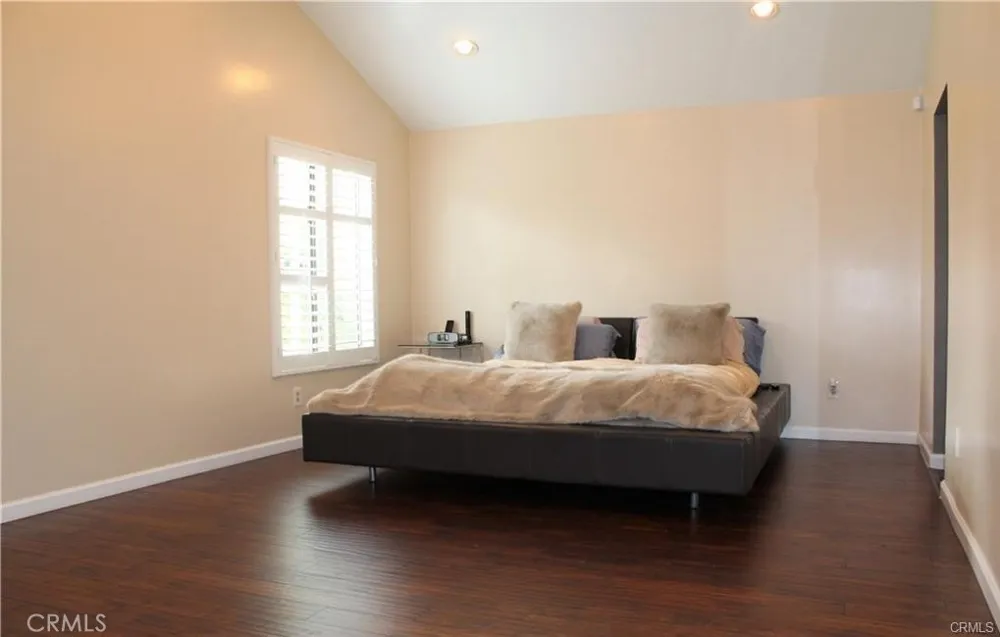 6840 Whitman Lake Balboa, CA 91406