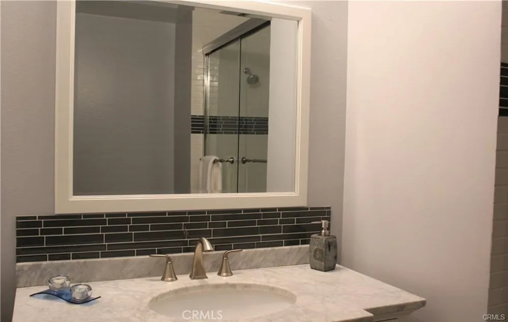 6840 Whitman Lake Balboa, CA 91406