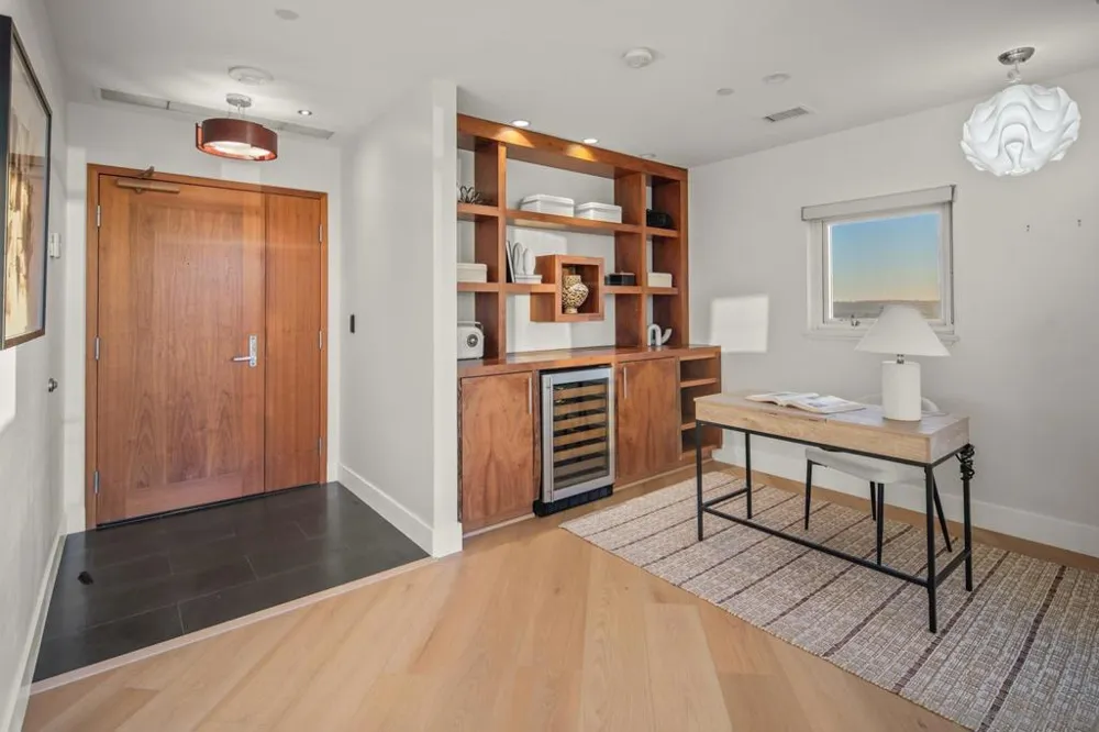700 W Harbor #2101 San Diego, CA 92101