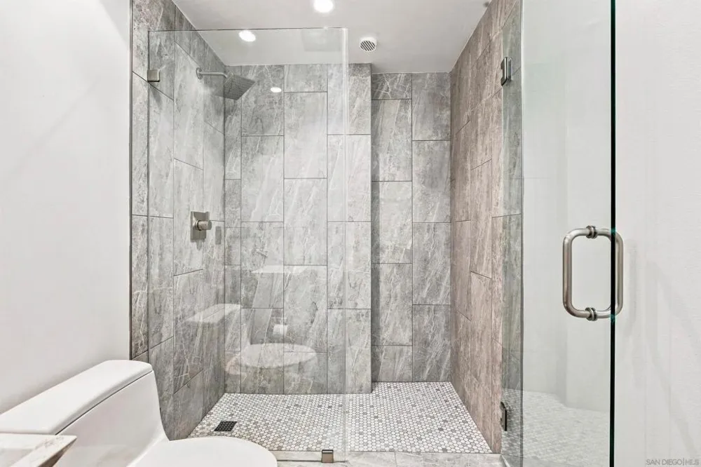 700 W Harbor #2101 San Diego, CA 92101