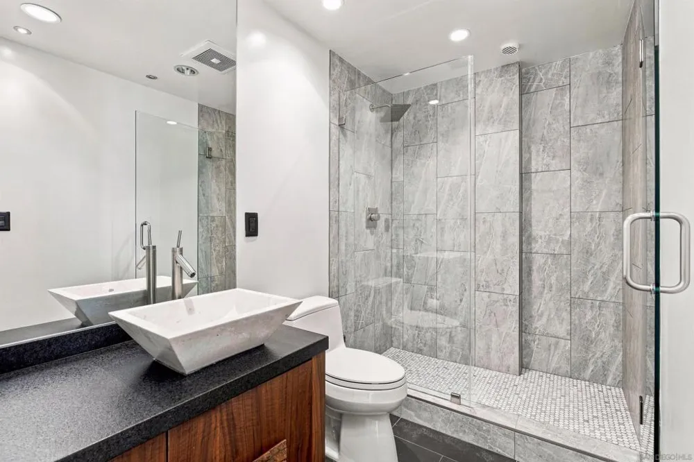 700 W Harbor #2101 San Diego, CA 92101