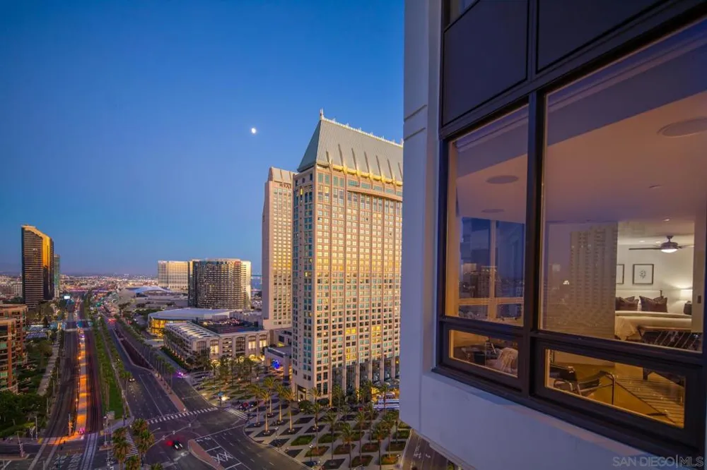 700 W Harbor #2101 San Diego, CA 92101