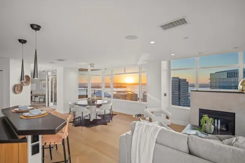 700 W Harbor #2101