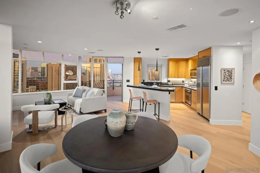 700 W Harbor #2101 San Diego, CA 92101