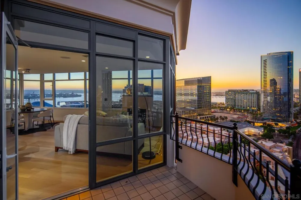 700 W Harbor #2101 San Diego, CA 92101