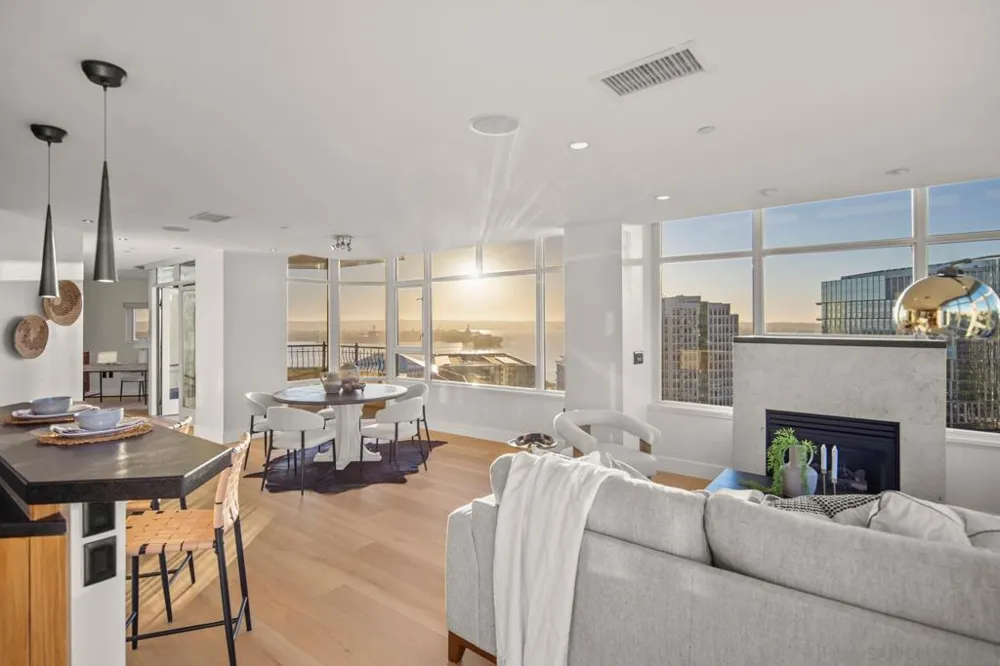 700 W Harbor #2101 San Diego, CA 92101