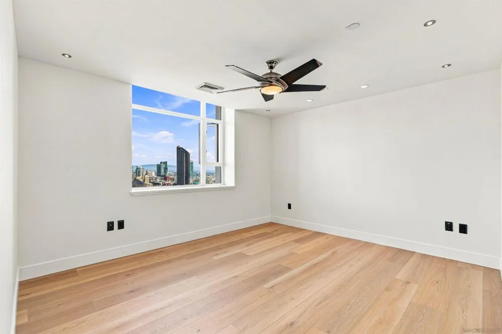 700 W Harbor #2101 San Diego, CA 92101