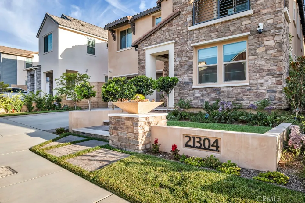 21304 Wildflower Chatsworth, CA 91311
