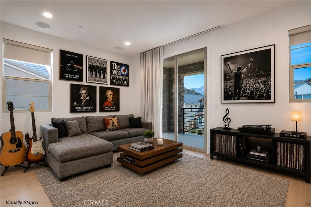 21304 Wildflower Chatsworth, CA 91311