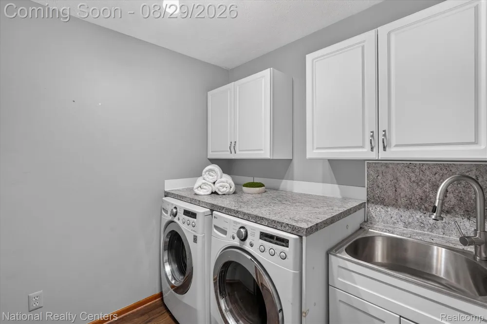 1573 Moonlight Drive Hartland Township, MI 48843