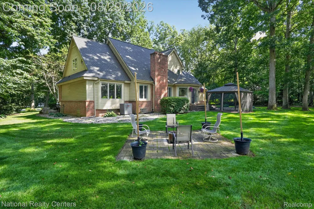 1573 Moonlight Drive Hartland Township, MI 48843