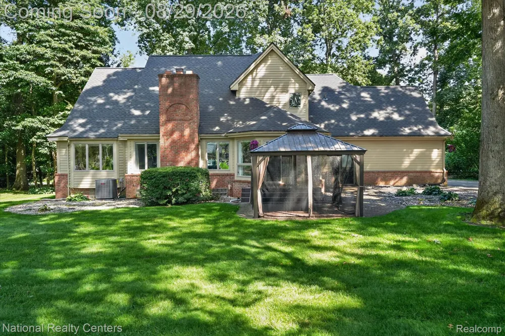 1573 Moonlight Drive Hartland Township, MI 48843