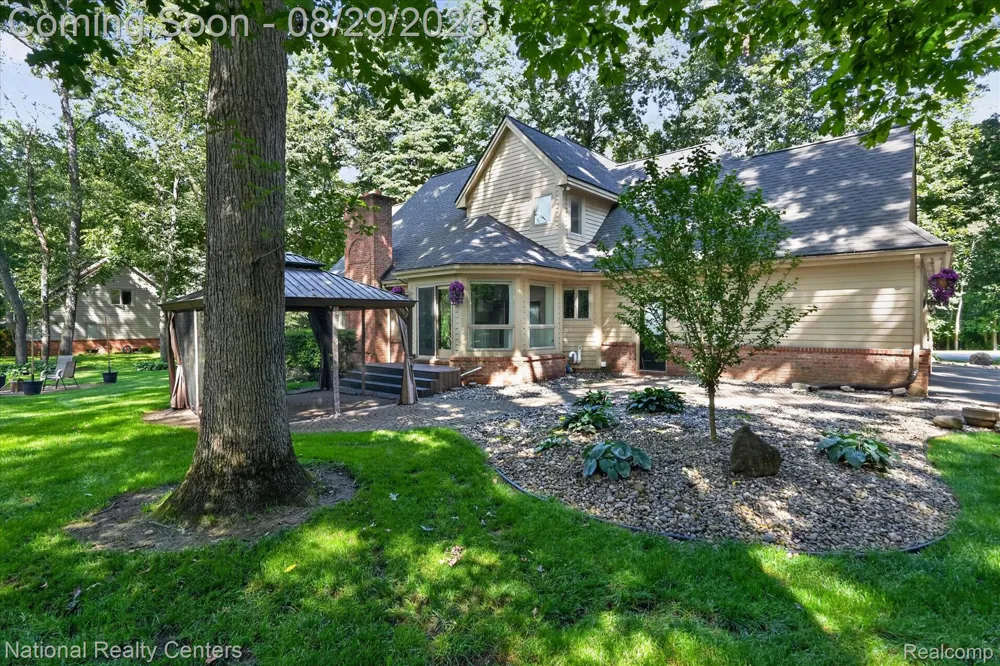 1573 Moonlight Drive Hartland Township, MI 48843