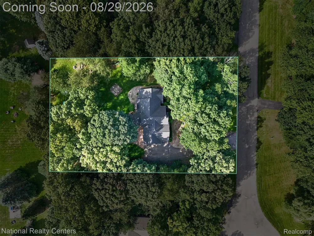 1573 Moonlight Drive Hartland Township, MI 48843