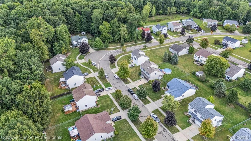 864 Carriage Hill Drive Fenton City, MI 48430
