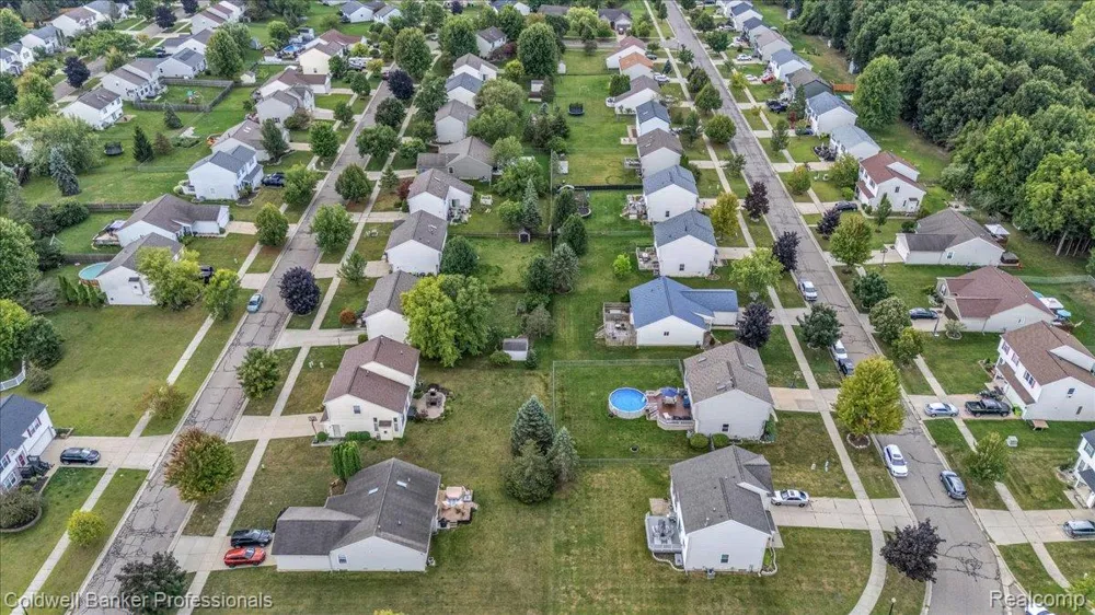 864 Carriage Hill Drive Fenton City, MI 48430