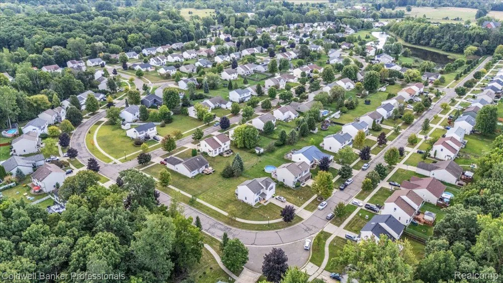 864 Carriage Hill Drive Fenton City, MI 48430