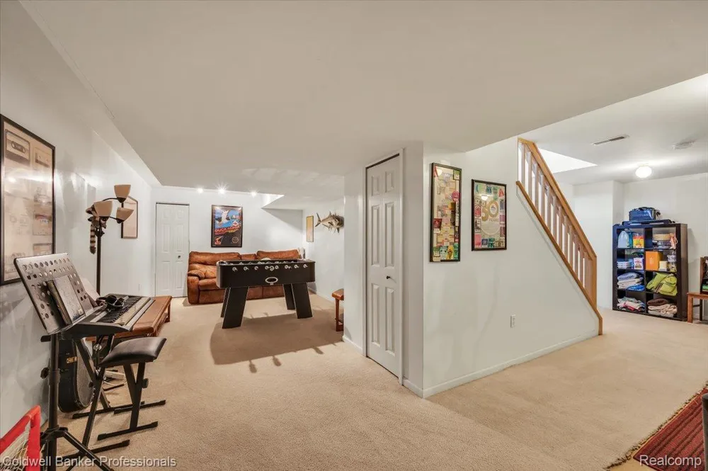 864 Carriage Hill Drive Fenton City, MI 48430