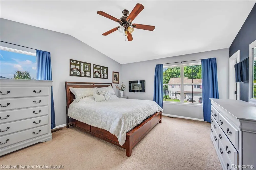 864 Carriage Hill Drive Fenton City, MI 48430