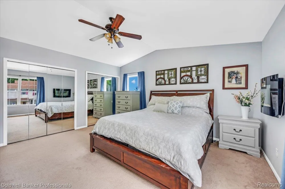 864 Carriage Hill Drive Fenton City, MI 48430