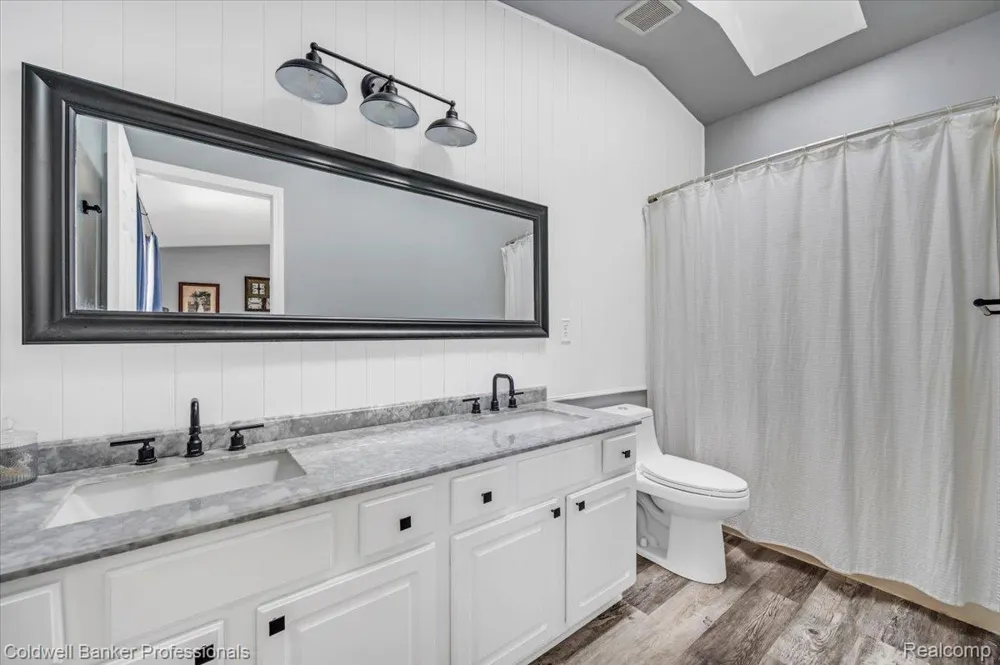 864 Carriage Hill Drive Fenton City, MI 48430