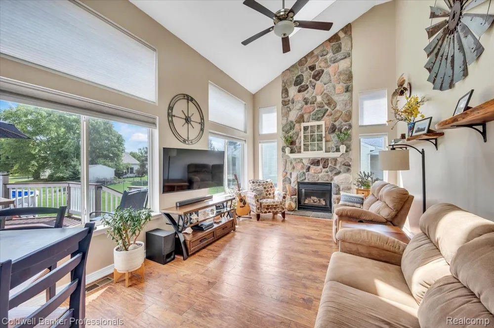 864 Carriage Hill Drive Fenton City, MI 48430