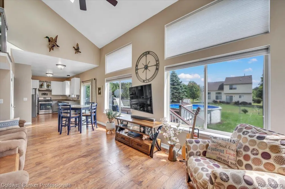864 Carriage Hill Drive Fenton City, MI 48430