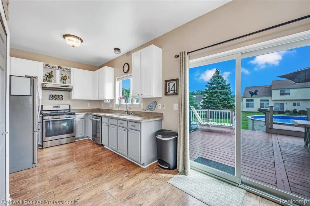 864 Carriage Hill Drive Fenton City, MI 48430