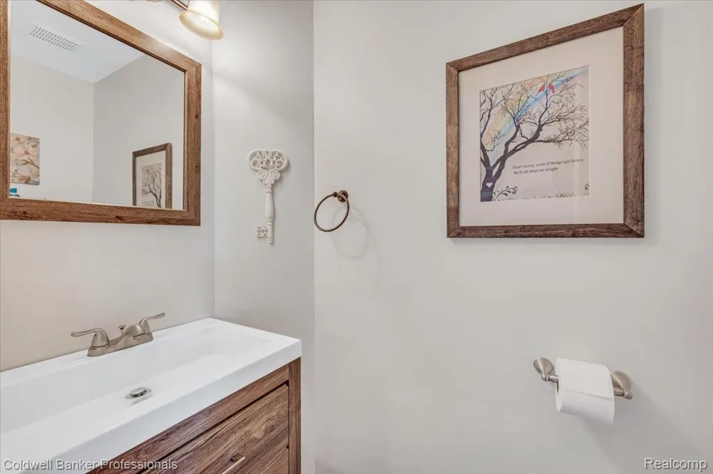 864 Carriage Hill Drive Fenton City, MI 48430