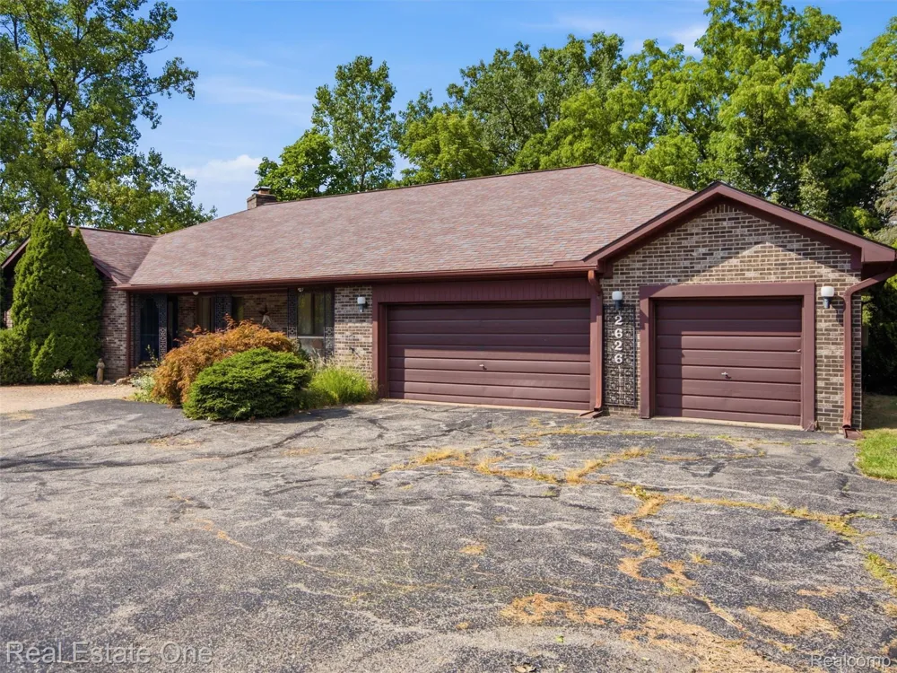 2626 W Wattles Road Troy City, MI 48098