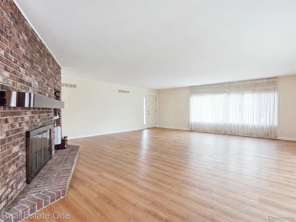 2626 W Wattles Road Troy City, MI 48098