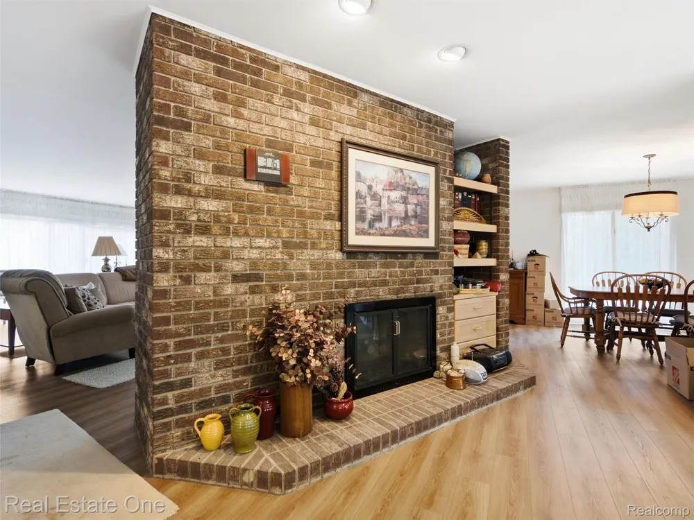 2626 W Wattles Road Troy City, MI 48098