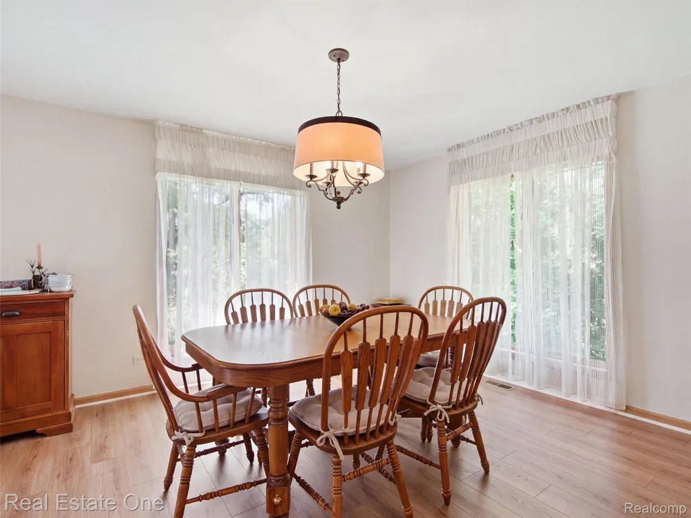 2626 W Wattles Road Troy City, MI 48098